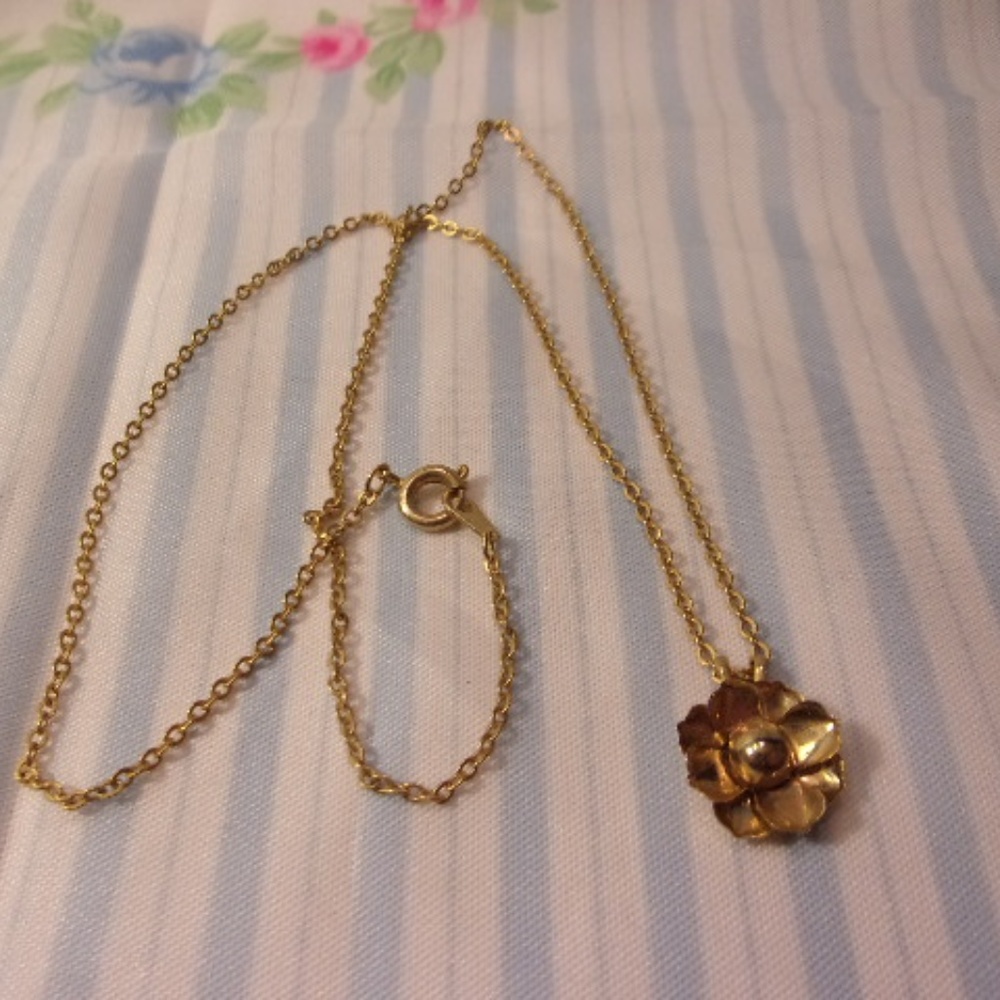 Vintage Gold Tone Floret Pendant Necklace 16" Long